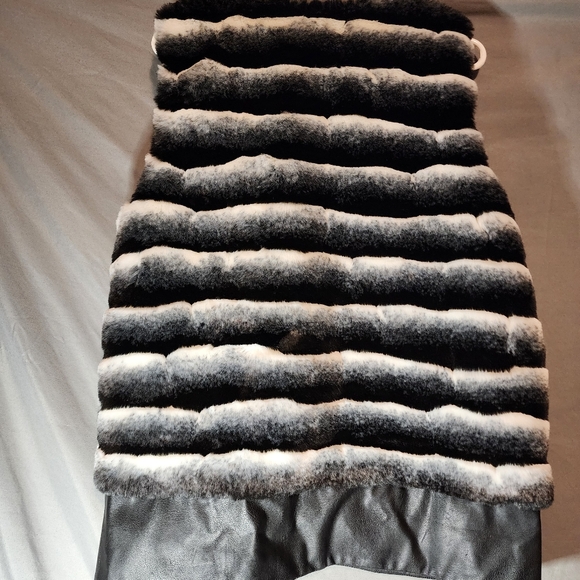 Michael Kors Faux Fur Vest - Picture 3 of 6